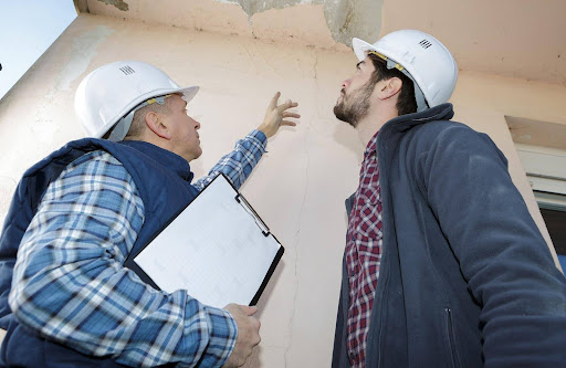 workers talking about building | hoa maintenance responsibilities