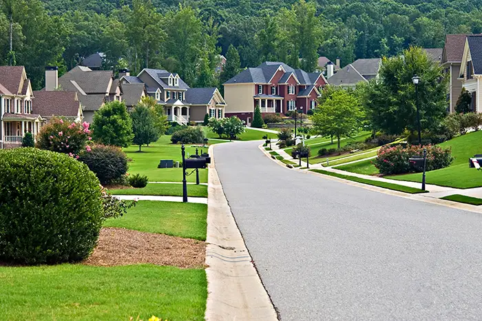 clean yard | hoa landscaping maintenance